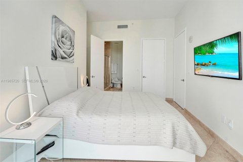 Condo in Sunny Isles Beach, Florida, 2 bedrooms  № 2047395 - photo 21
