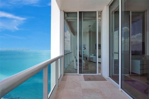 Condo in Sunny Isles Beach, Florida, 2 bedrooms  № 2047395 - photo 12