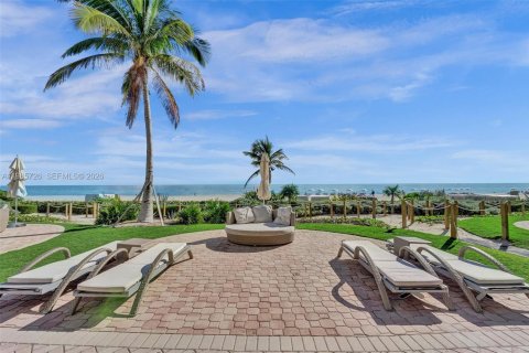 Condo in Sunny Isles Beach, Florida, 2 bedrooms  № 2047395 - photo 26