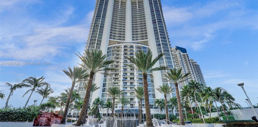 Condo in Sunny Isles Beach, Florida, 2 bedrooms  № 2047395