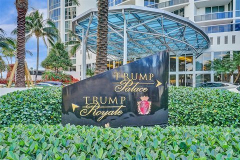 Condo in Sunny Isles Beach, Florida, 2 bedrooms  № 2047395 - photo 25