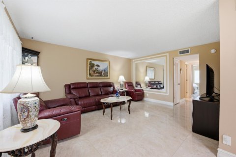 Condo in Delray Beach, Florida, 2 bedrooms  № 2251660 - photo 8