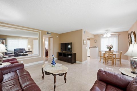 Condo in Delray Beach, Florida, 2 bedrooms  № 2251660 - photo 9