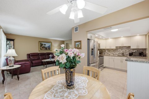 Condo in Delray Beach, Florida, 2 bedrooms  № 2251660 - photo 7