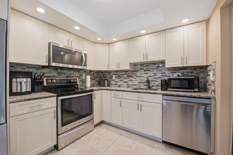 Condo in Delray Beach, Florida, 2 bedrooms  № 2251660 - photo 2
