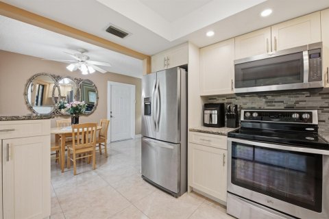 Condo in Delray Beach, Florida, 2 bedrooms  № 2251660 - photo 3