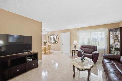 Condo in Delray Beach, Florida, 2 bedrooms  № 2251660 - photo 10