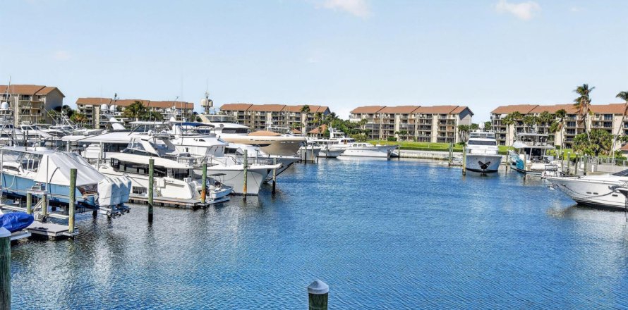 Condominio en Jupiter, Florida, 2 dormitorios № 2245689
