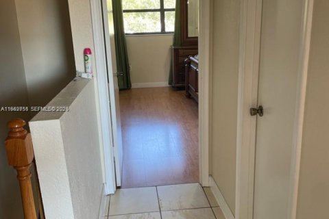 Touwnhouse à louer à Hialeah, Floride: 2 chambres, 93.18 m2 № 2000131 - photo 10