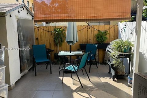 Touwnhouse à louer à Hialeah, Floride: 2 chambres, 93.18 m2 № 2000131 - photo 19