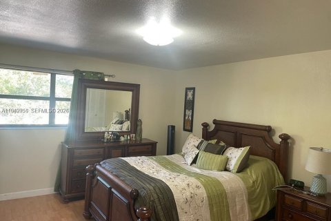 Touwnhouse à louer à Hialeah, Floride: 2 chambres, 93.18 m2 № 2000131 - photo 11