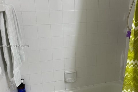 Touwnhouse à louer à Hialeah, Floride: 2 chambres, 93.18 m2 № 2000131 - photo 15