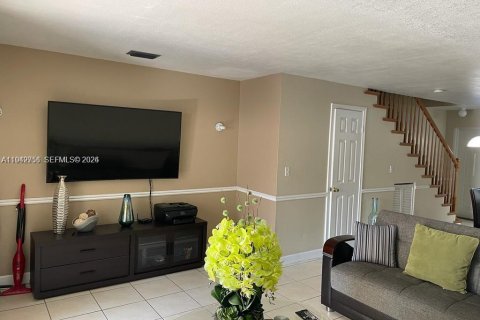 Touwnhouse à louer à Hialeah, Floride: 2 chambres, 93.18 m2 № 2000131 - photo 5