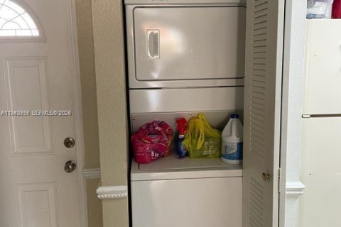 Touwnhouse à louer à Hialeah, Floride: 2 chambres, 93.18 m2 № 2000131 - photo 4