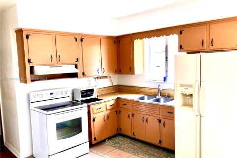 House in Miami, Florida 3 bedrooms, 81.29 sq.m. № 935719 - photo 22