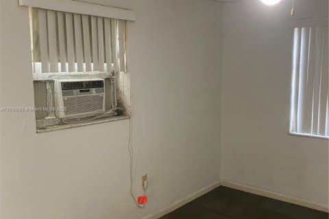 House in Miami, Florida 3 bedrooms, 81.29 sq.m. № 935719 - photo 14