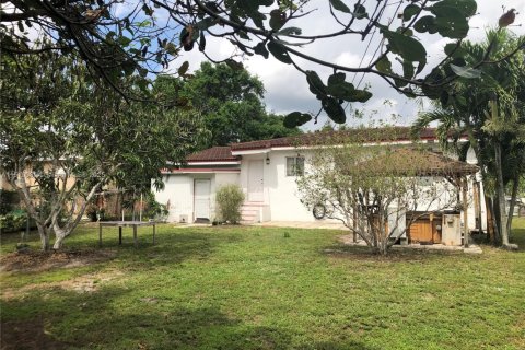 House in Miami, Florida 3 bedrooms, 81.29 sq.m. № 935719 - photo 12