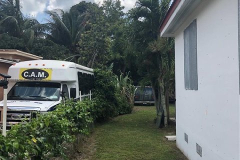 House in Miami, Florida 3 bedrooms, 81.29 sq.m. № 935719 - photo 6