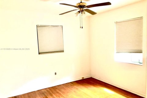 House in Miami, Florida 3 bedrooms, 81.29 sq.m. № 935719 - photo 23