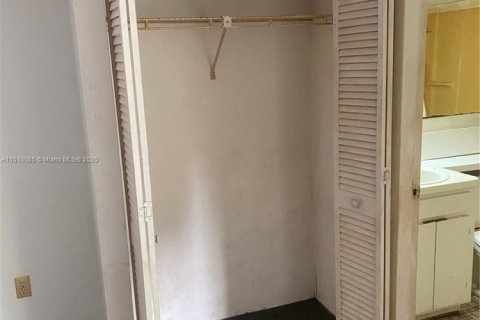 House in Miami, Florida 3 bedrooms, 81.29 sq.m. № 935719 - photo 15