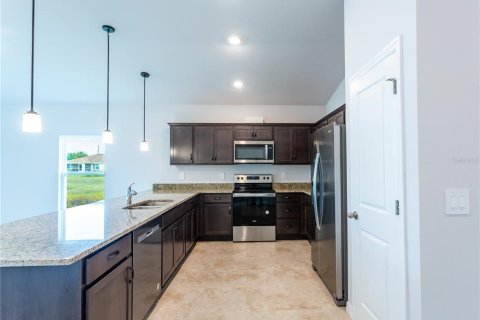 House in Lehigh Acres, Florida 4 bedrooms, 157.1 sq.m. № 1565733 - photo 5