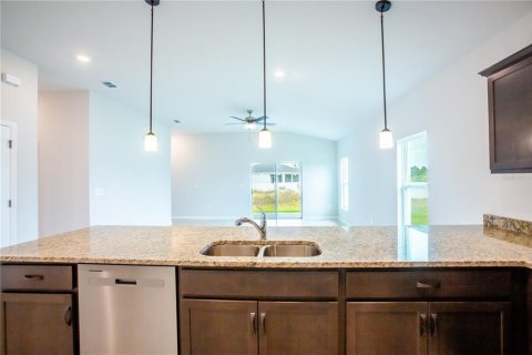 House in Lehigh Acres, Florida 4 bedrooms, 157.1 sq.m. № 1565733 - photo 6