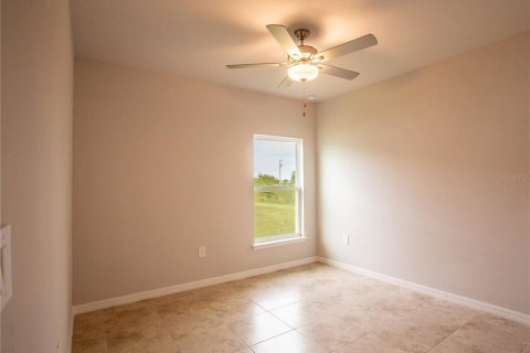 House in Lehigh Acres, Florida 4 bedrooms, 157.1 sq.m. № 1565733 - photo 20