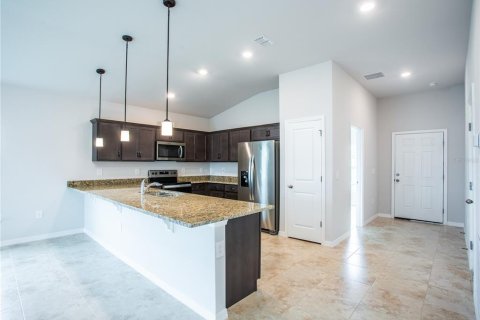 House in Lehigh Acres, Florida 4 bedrooms, 157.1 sq.m. № 1565733 - photo 8