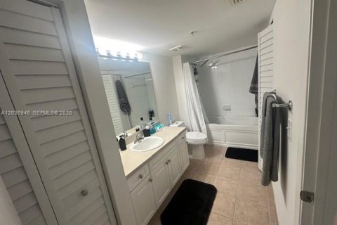 Condominio en venta en Fort Lauderdale, Florida, 1 dormitorio, 75.81 m2 № 2240561 - foto 13