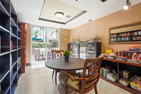 Condominio en venta en Fort Lauderdale, Florida, 1 dormitorio, 75.81 m2 № 2240561 - foto 28
