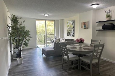 Condominio en venta en Fort Lauderdale, Florida, 1 dormitorio, 75.81 m2 № 2240561 - foto 2