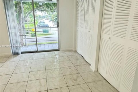Condominio en venta en West Palm Beach, Florida, 1 dormitorio, 52.95 m2 № 2034420 - foto 16