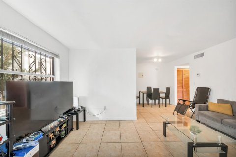 Condo in Miami Beach, Florida, 1 bedroom  № 1971803 - photo 13
