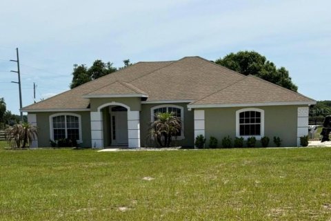 Villa ou maison à Umatilla, Floride 3 chambres, 190.17 m2 № 2098102