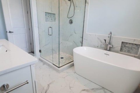 House in Punta Gorda, Florida 3 bedrooms, 205.69 sq.m. № 1684837 - photo 6