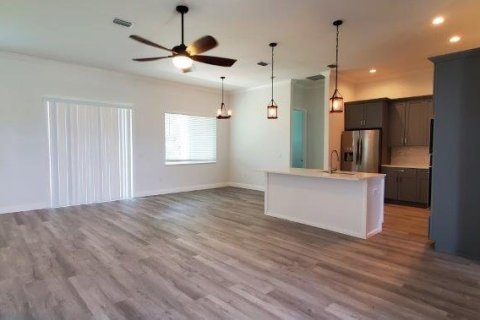 House in Punta Gorda, Florida 3 bedrooms, 205.69 sq.m. № 1684837 - photo 3