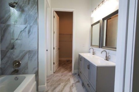 House in Punta Gorda, Florida 3 bedrooms, 205.69 sq.m. № 1684837 - photo 16