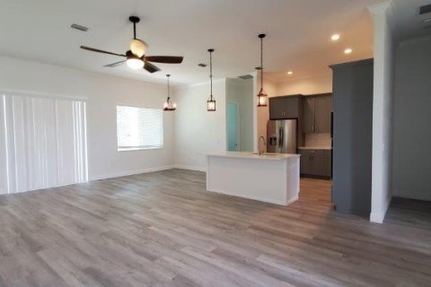 House in Punta Gorda, Florida 3 bedrooms, 205.69 sq.m. № 1684837 - photo 7