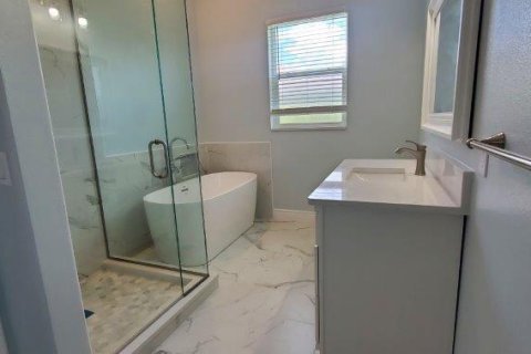 House in Punta Gorda, Florida 3 bedrooms, 205.69 sq.m. № 1684837 - photo 5