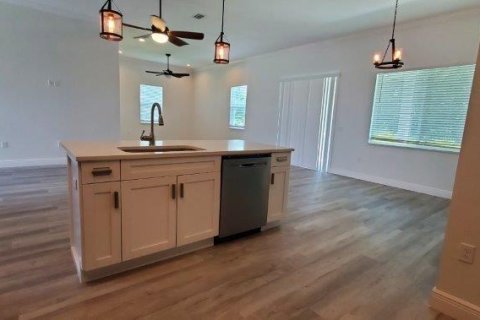 House in Punta Gorda, Florida 3 bedrooms, 205.69 sq.m. № 1684837 - photo 13