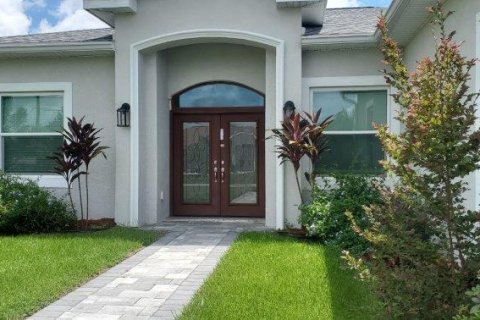 House in Punta Gorda, Florida 3 bedrooms, 205.69 sq.m. № 1684837 - photo 2