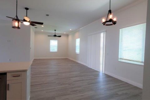 House in Punta Gorda, Florida 3 bedrooms, 205.69 sq.m. № 1684837 - photo 8