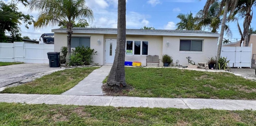 House in Lake Worth, Florida 2 bedrooms, 92.25 sq.m. № 2378839