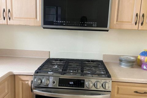 House in Lake Worth, Florida 2 bedrooms, 92.25 sq.m. № 2378839 - photo 7