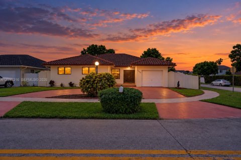 Villa ou maison à Miami, Floride 3 chambres, 185.99 m2 № 2389706