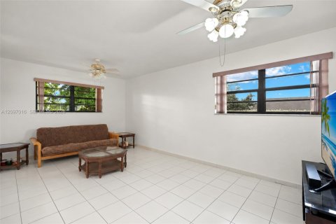 Купить виллу или дом в Майами, Флорида 3 спальни, 185.99м2, № 2389706 - фото 15