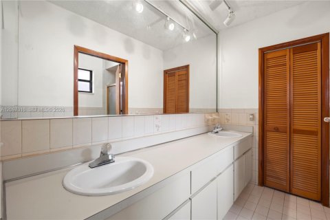 Купить виллу или дом в Майами, Флорида 3 спальни, 185.99м2, № 2389706 - фото 19