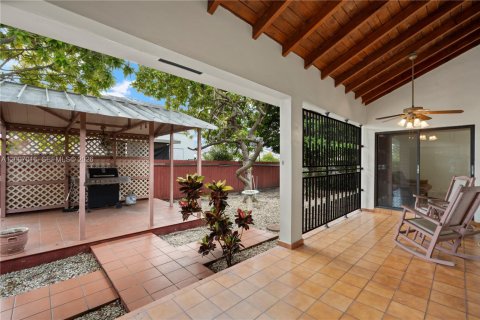 Купить виллу или дом в Майами, Флорида 3 спальни, 185.99м2, № 2389706 - фото 30