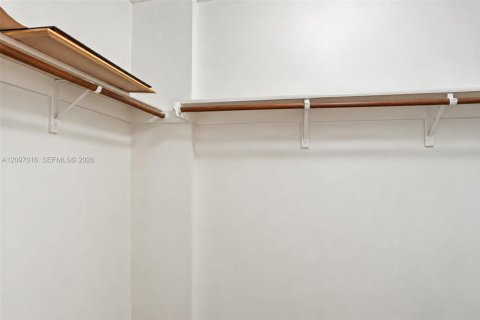 Купить виллу или дом в Майами, Флорида 3 спальни, 185.99м2, № 2389706 - фото 22