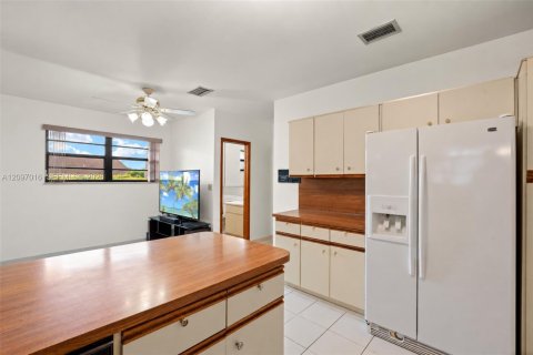 Купить виллу или дом в Майами, Флорида 3 спальни, 185.99м2, № 2389706 - фото 14